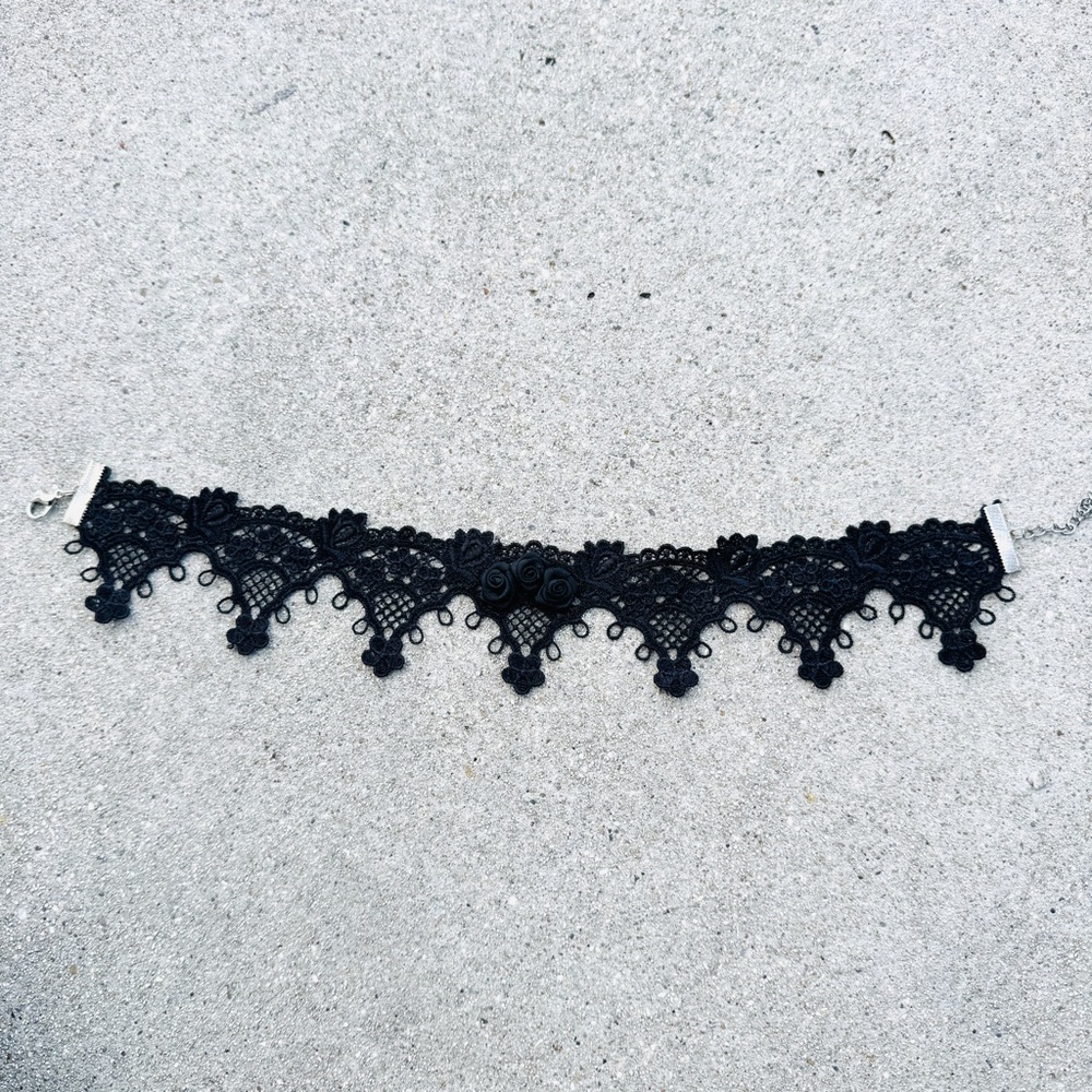 VINTAGE lace choker necklace wide Victorian floral goth costume black collar - Picture 2 of 6